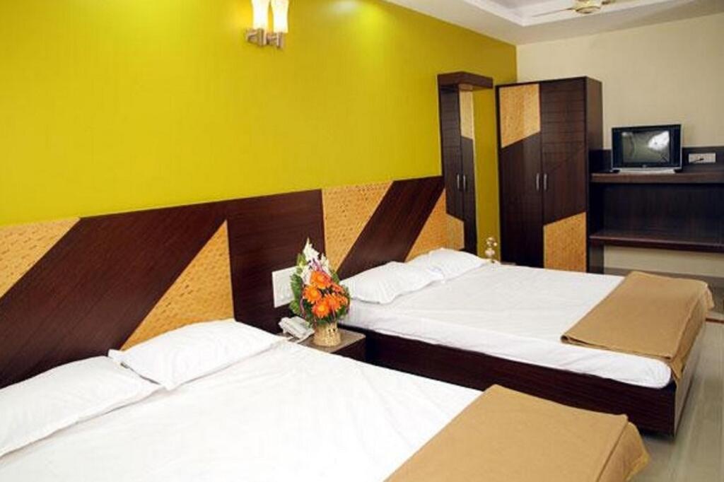 Бангалор: UG Royal Hotel