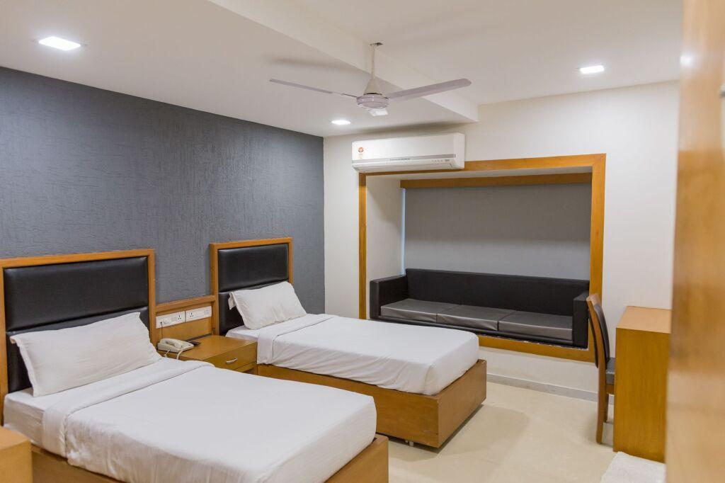 Ахмедабад: Ginger Ahmedabad, Satellite