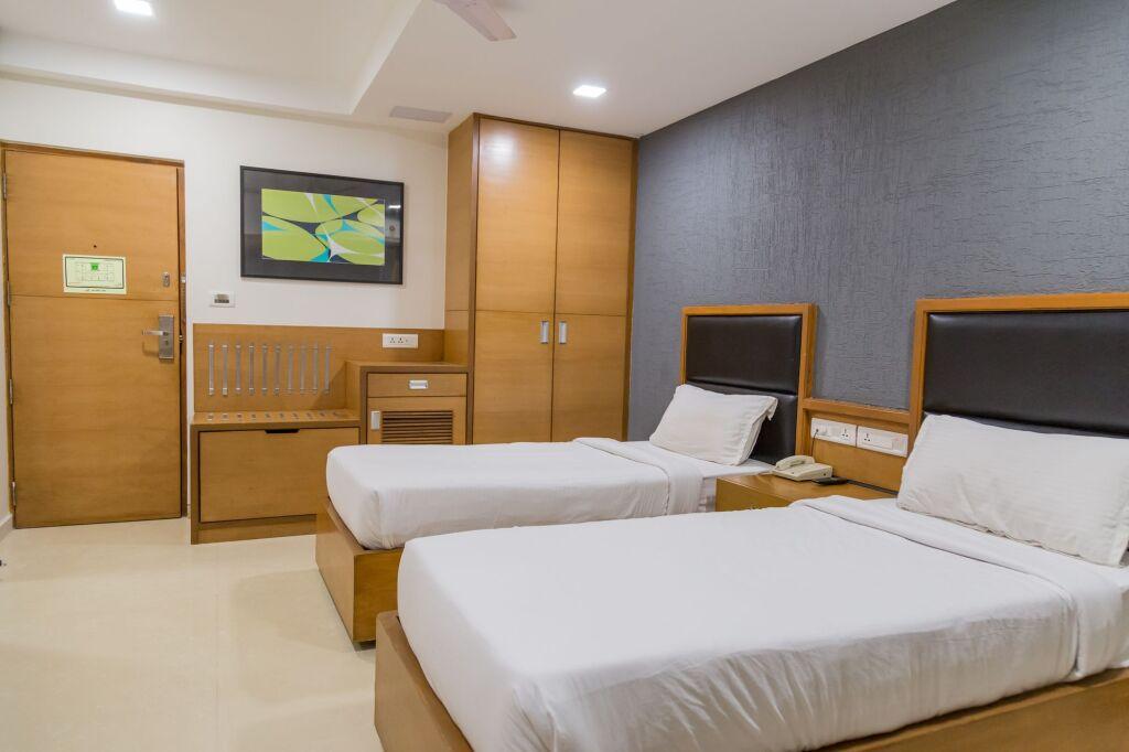 Ахмедабад: Ginger Ahmedabad, Satellite