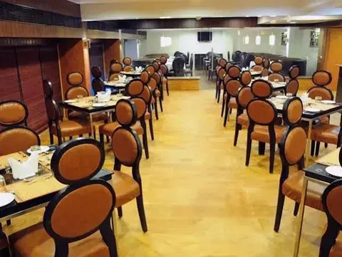 Ахмедабад: The White Leaf Hotel