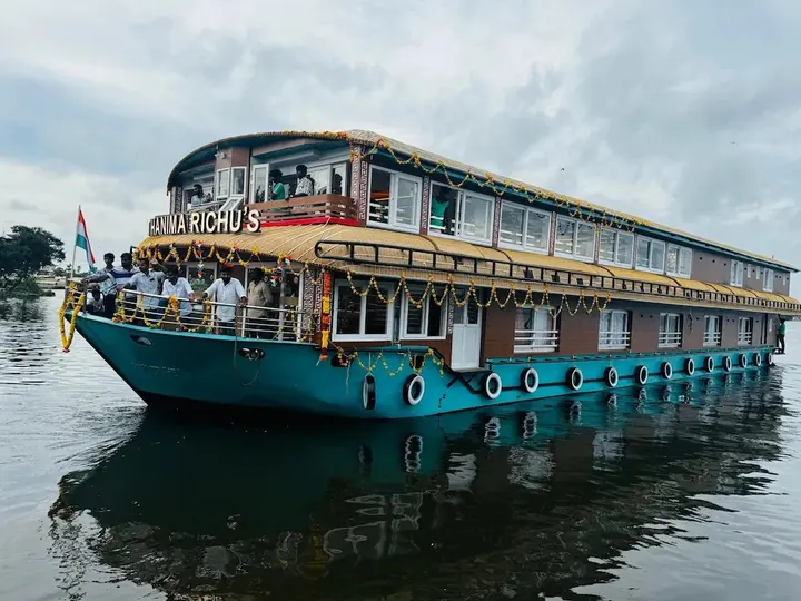 Аллеппи: Sreekrishna Houseboat