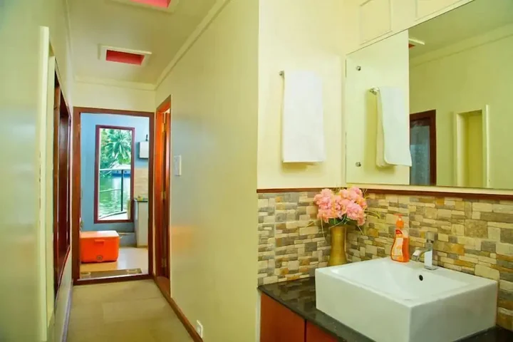 Аллеппи: Sreekrishna Houseboat