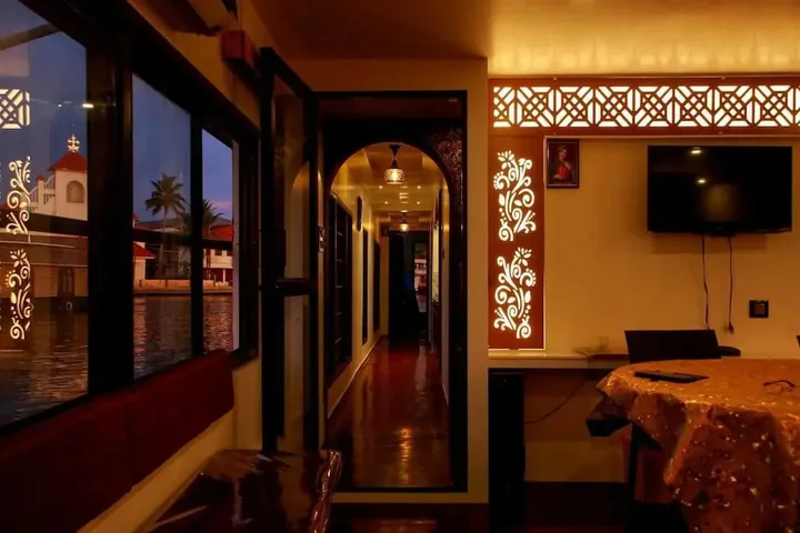 Аллеппи: Sreekrishna Houseboat