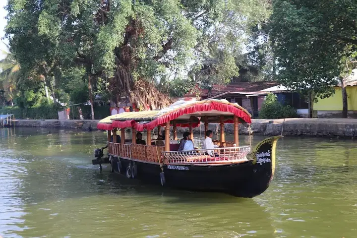 Аллеппи: Sreekrishna Houseboat