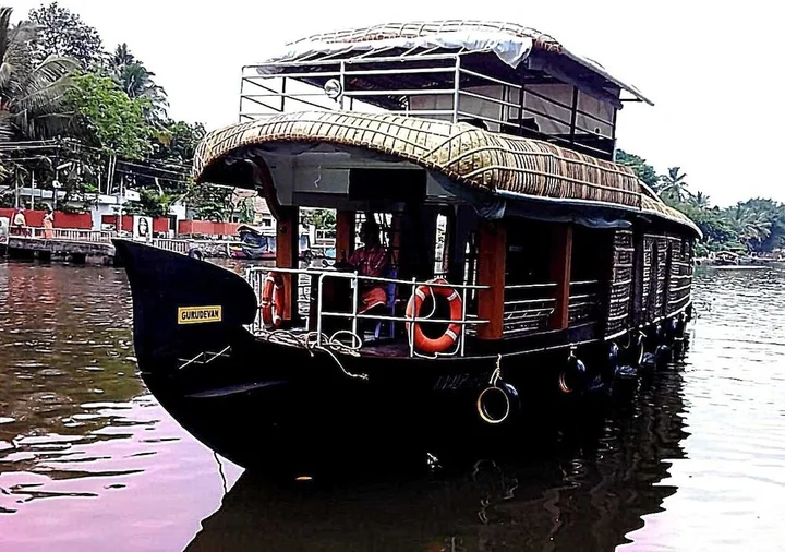 Аллеппи: Sreekrishna Houseboat