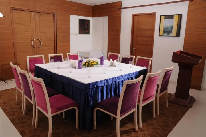 Тируванантапурам: Biverah Hotel & Suites