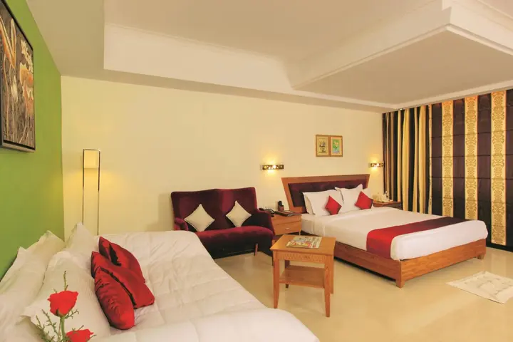 Тируванантапурам: Biverah Hotel & Suites