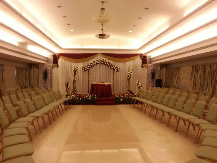 Тируванантапурам: Biverah Hotel & Suites