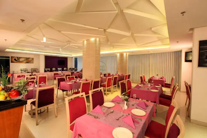 Тируванантапурам: Biverah Hotel & Suites
