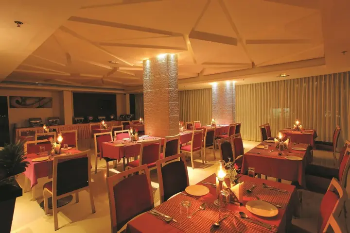 Тируванантапурам: Biverah Hotel & Suites
