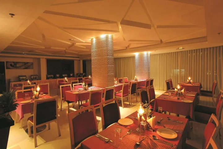 Тируванантапурам: Biverah Hotel & Suites
