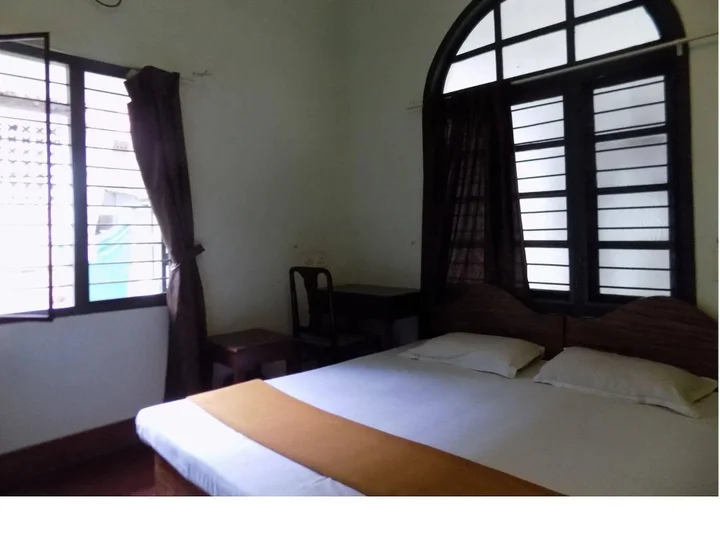 Коччи: Elphinstone Residency