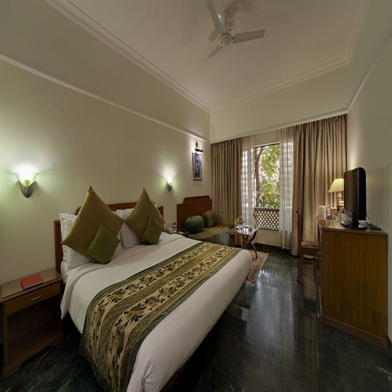 Ширди: Renest Shraddha Inn - Shirdi