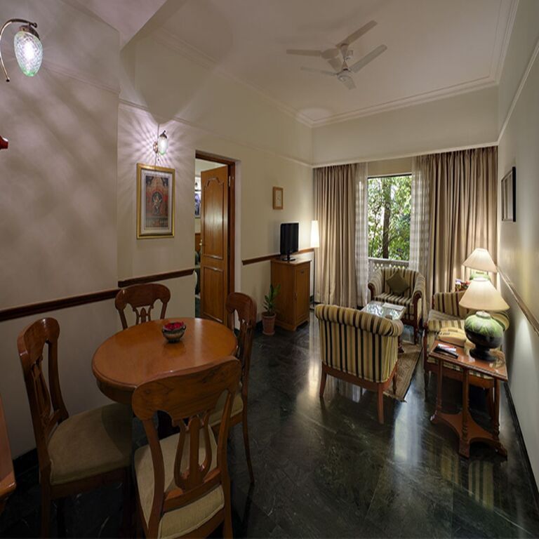 Ширди: Renest Shraddha Inn - Shirdi