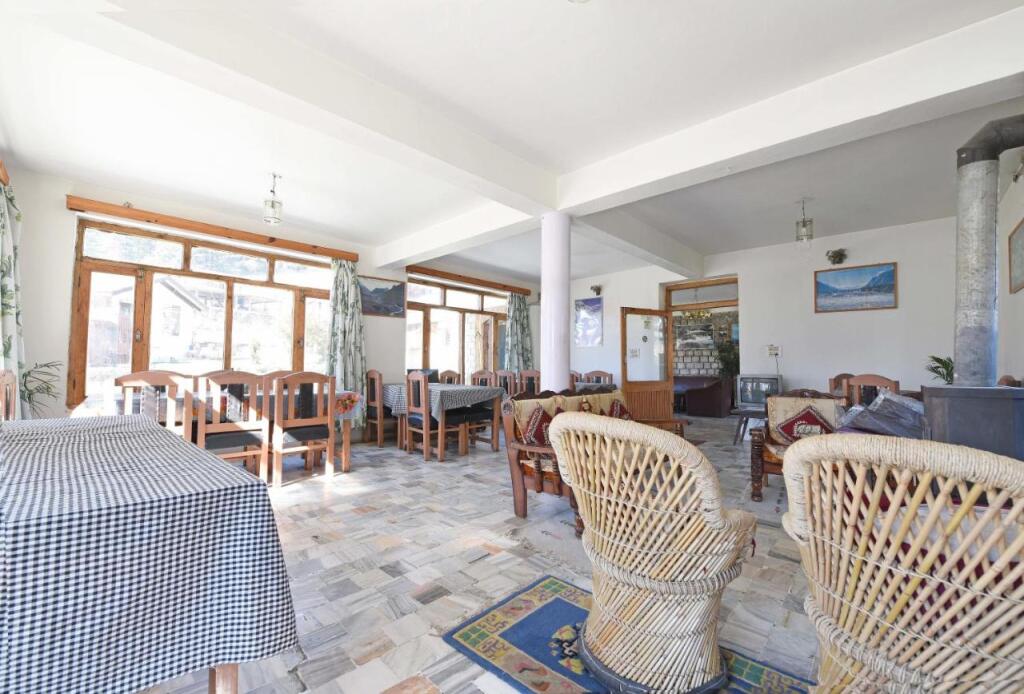 Манали: Tourist Hotel