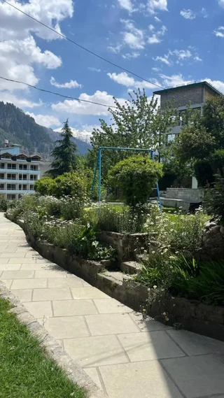 Манали: Tourist Hotel