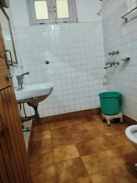 Манали: Tourist Hotel