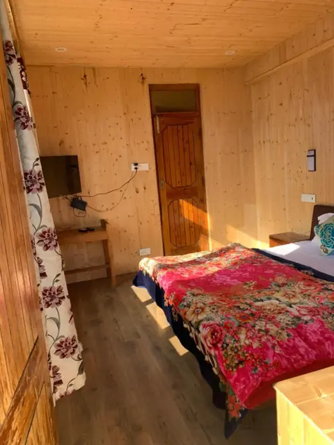 Манали: Tourist Hotel