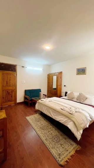 Манали: Tourist Hotel