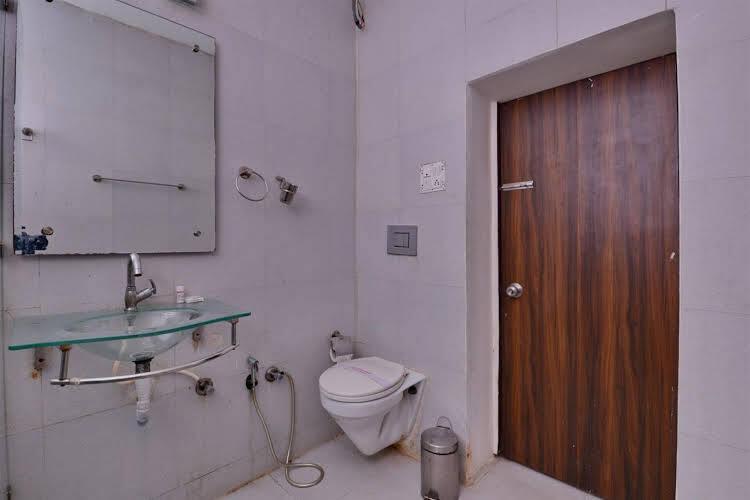 Агра: Dolphinn Agra