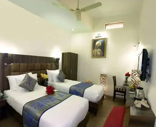 Агра: Dolphinn Agra