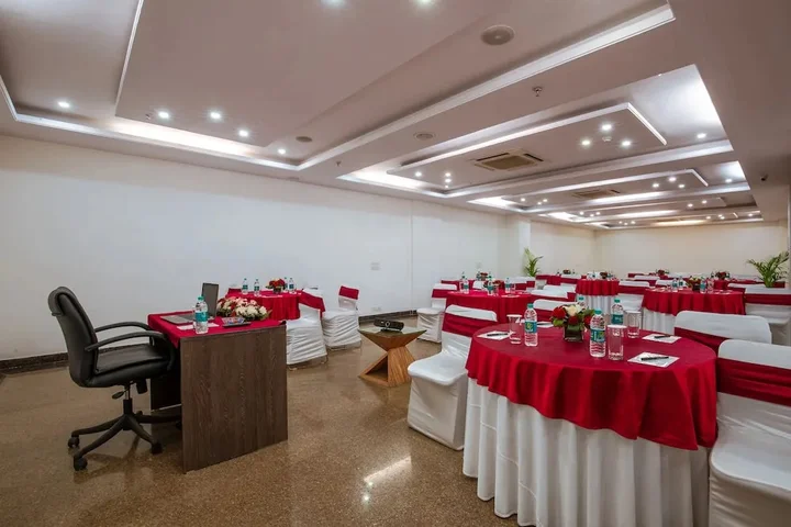 Гуруграм: Emblem Hotel Sector 14 Gurgaon