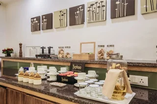 Гуруграм: Emblem Hotel Sector 14 Gurgaon