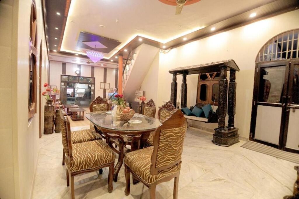 Агра: Hotel Rashmi Agra