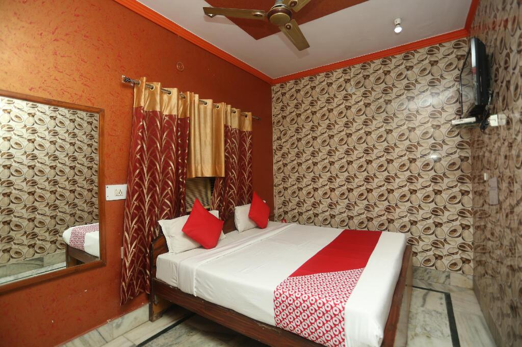 Агра: Hotel Rashmi Agra