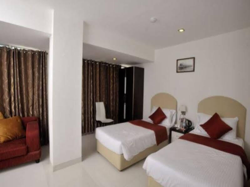 Мумбаи: The Signature Crest, Powai
