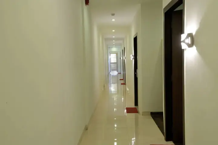 Мумбаи: The Signature Crest, Powai