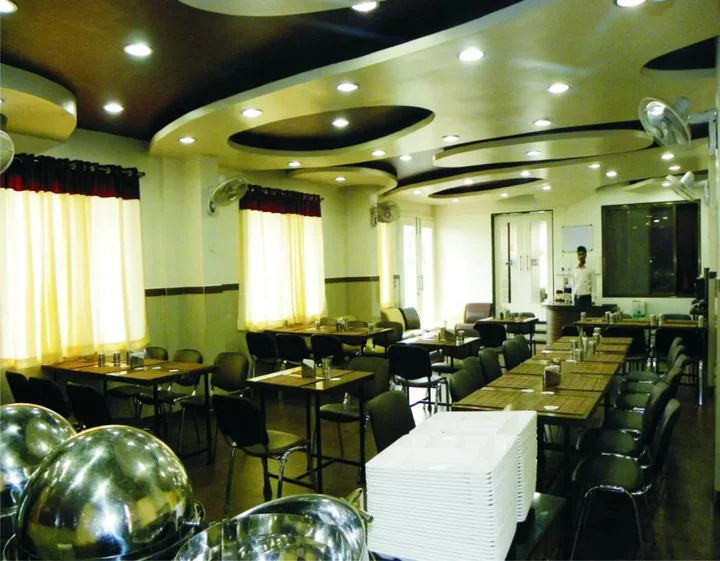 Ширди: Shradha Saburi Palace Shirdi