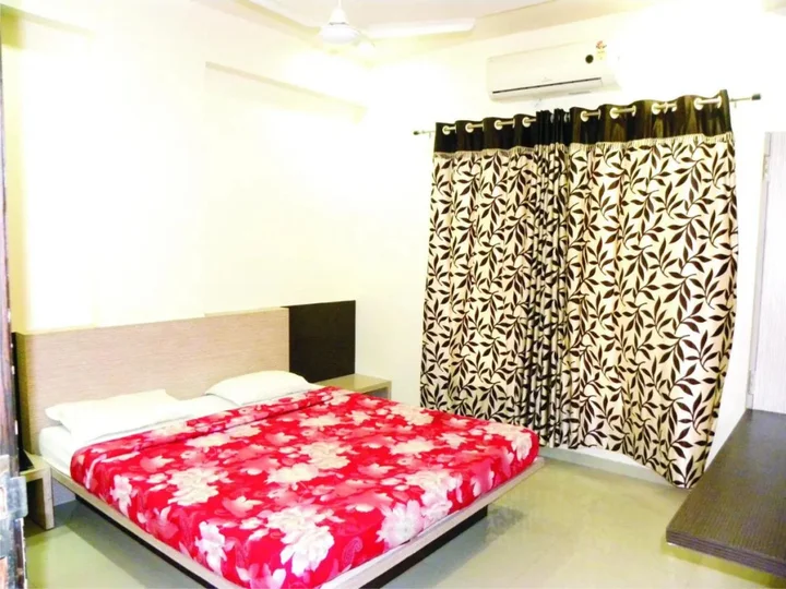 Ширди: Shradha Saburi Palace Shirdi