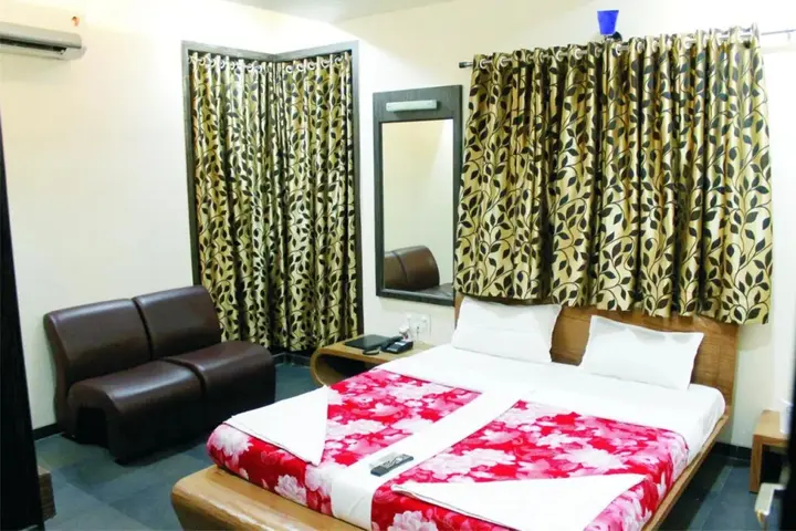 Ширди: Shradha Saburi Palace Shirdi