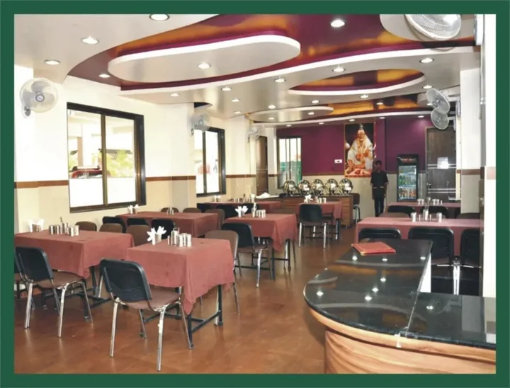 Ширди: Shradha Saburi Palace Shirdi