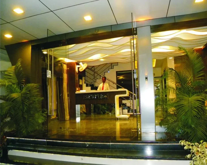 Ширди: Shradha Saburi Palace Shirdi