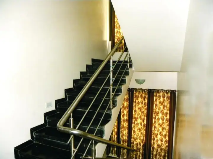Ширди: Shradha Saburi Palace Shirdi