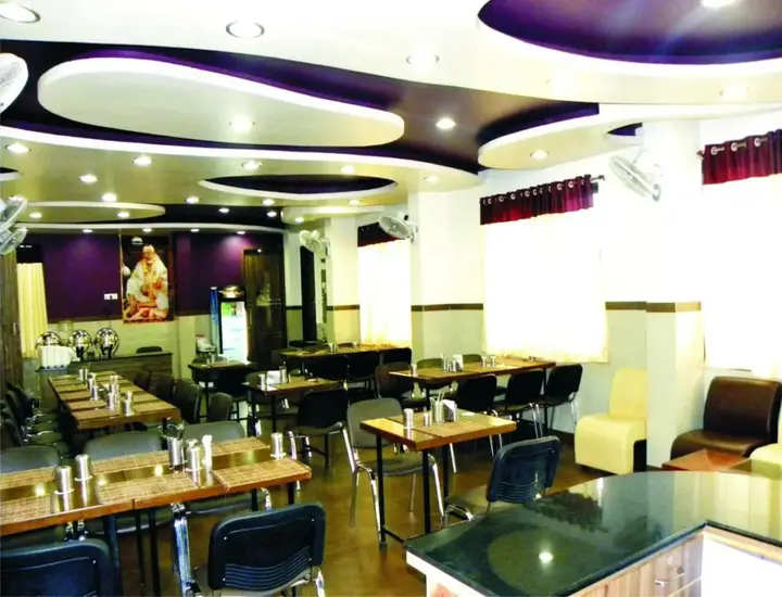 Ширди: Shradha Saburi Palace Shirdi