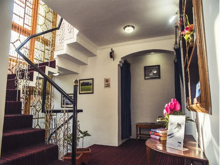 Шринагар: Hospitality Home