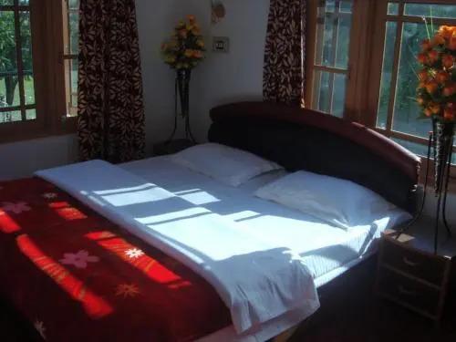 Шринагар: Hospitality Home
