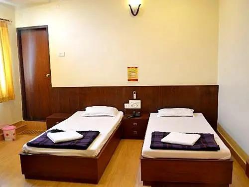 Дург: Hotel Kusum