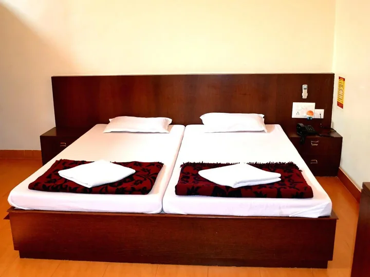 Дург: Hotel Kusum