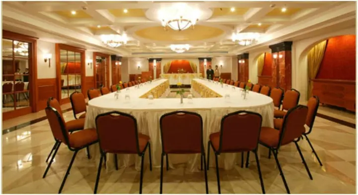 Раджкот: The Imperial Palace Hotel