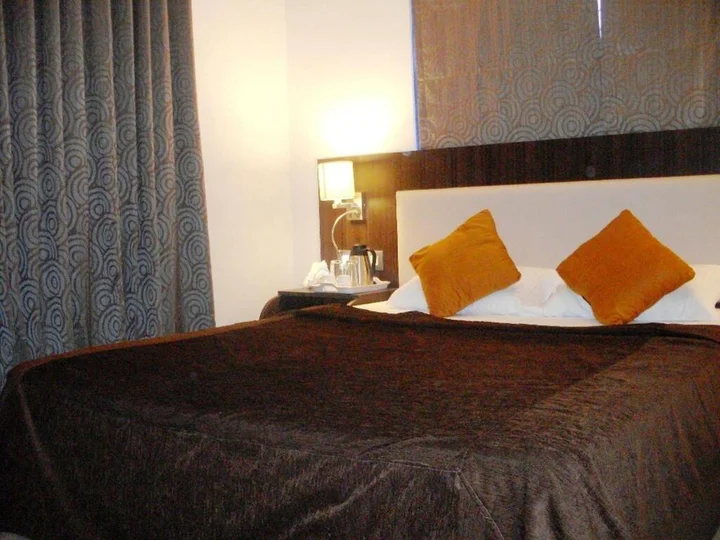 Мумбаи: Signature Crest Goregaon