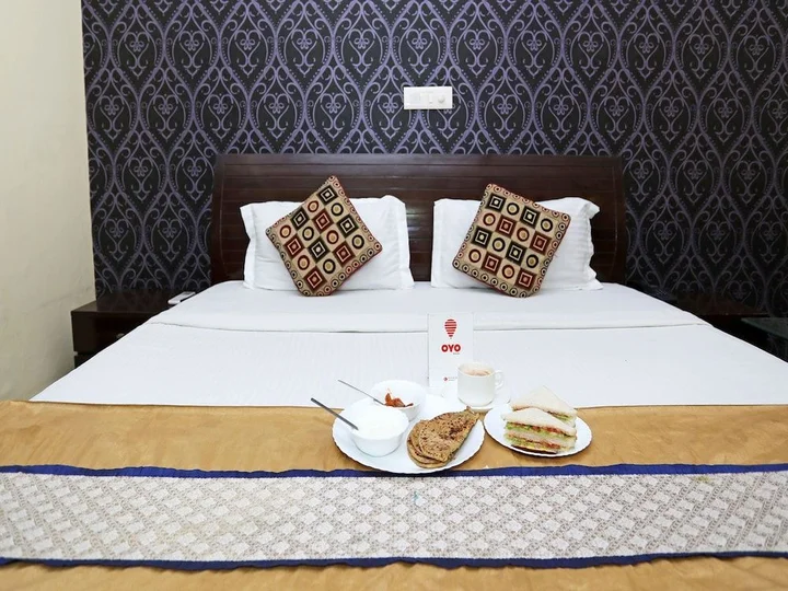 Нойда: OYO 641 Grand Place