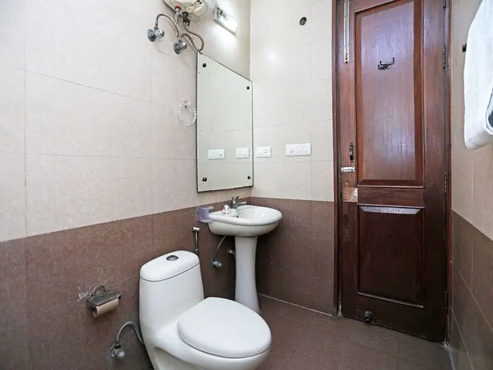 Нойда: OYO 641 Grand Place