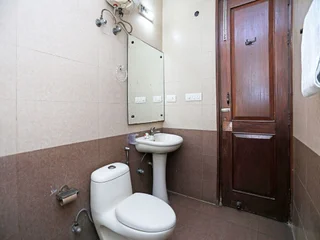Нойда: OYO 641 Grand Place