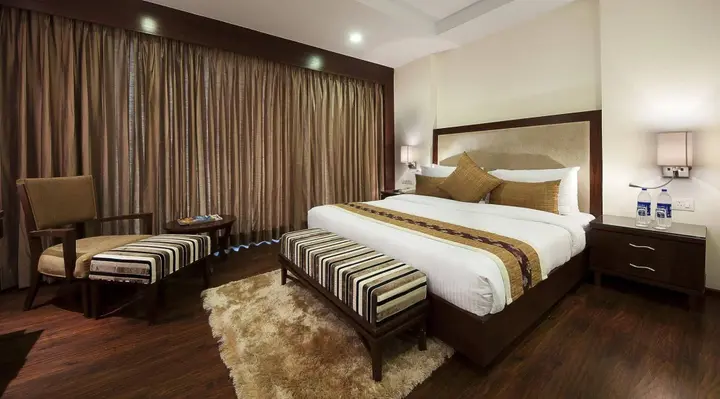Бадди: The Golden Palms Hotel & Spa