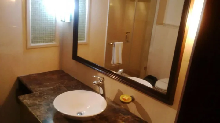 Бадди: The Golden Palms Hotel & Spa