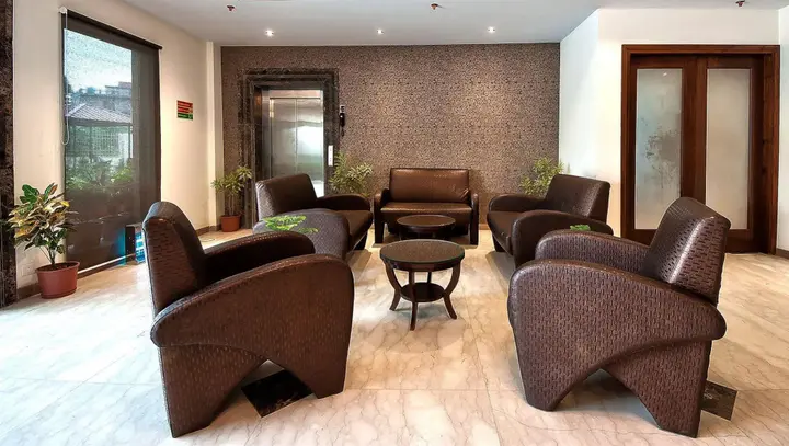 Бадди: The Golden Palms Hotel & Spa